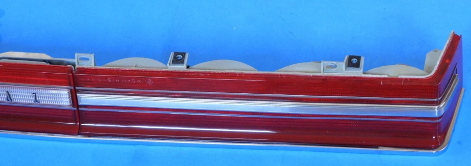 1990-93 CHRYSLER IMPERIAL OEM MALETERO LUZ TRASERA LÁMPARA PANEL CONJUNTO CON BOMBILLAS Foto 3 de 4