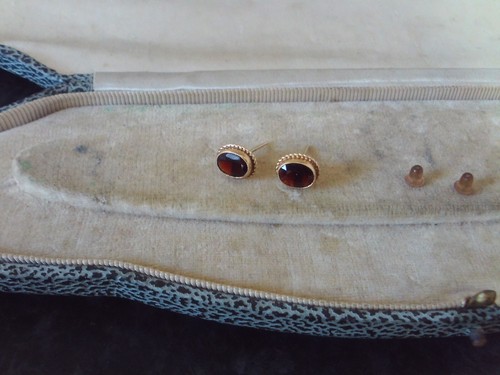 9ct Yellow Gold Garnet Solitaire Stud Earrings 375 birmingham 1.69 grams - 第 2/5 張圖片