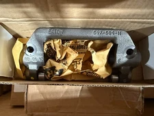 3525689C2 FORK, RELEASE CLUTCH ROLLER YOKE Eaton Fuller New in Box