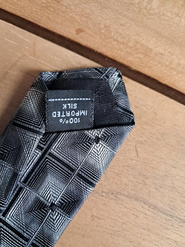 Gravata masculina Gianfranco Ruffini Itália 100% seda design geométrico 59 x 4" - Imagem 3 de 4