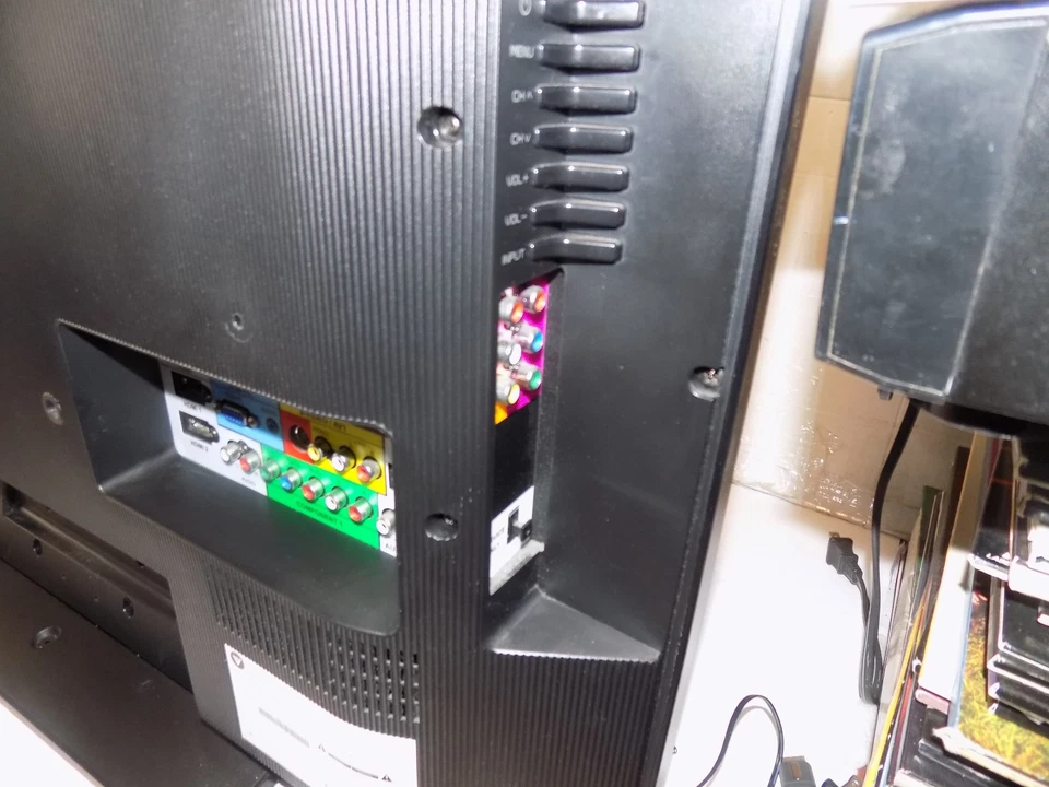 VIZIO 32-Inch 720p LCD HDTV VO320E with Remote - PC input / Audio Out - Image 3 of 4