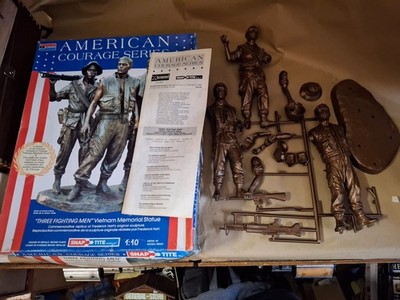 Monogram 1/10: Three Fighting Men - VIetnam Memorial Statue OVP.