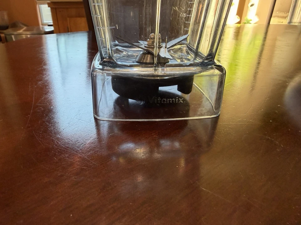 - Jarra transparente Vitamix 48 OZ - Compatible con la serie C/G - Tapa gris - ¡Casi nueva! Foto 4 de 4