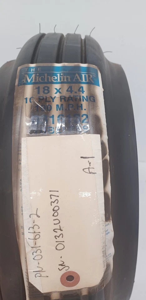 New Surplus Michelin Air Tubeless Aviation Tire, 18x4.4 10 Ply, p/n 031-613-2 - Image 2 of 4