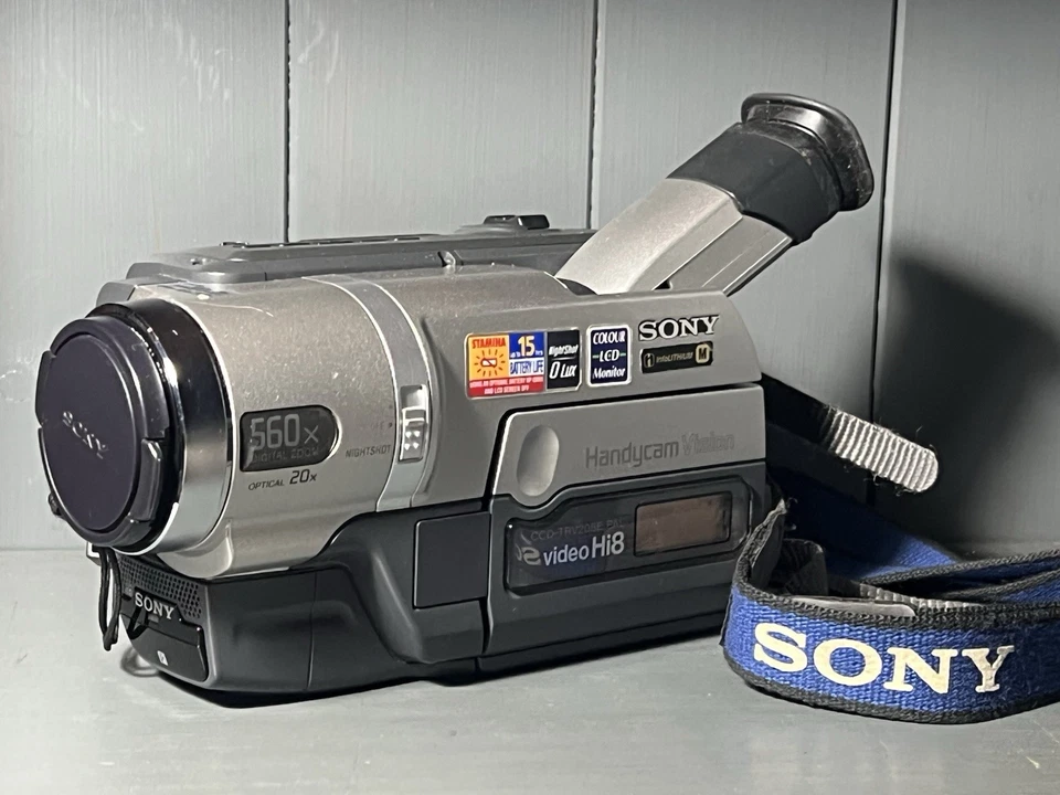 Sony Handycam Vision CCD-TRV208E PAL Hi8 Video Camera Case Charger Remote GWO - Image 2 of 4