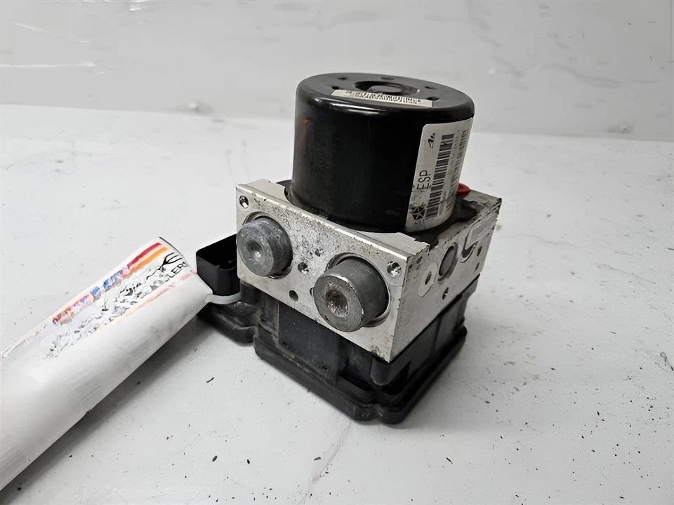 2014 Chrysler 300 ABS Anti-Lock Brake Pump Assembly 3.6L 5.7L OEM - Image 3 of 4