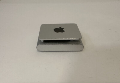 Apple iPod シルバー Apple iPod Shuffle 4th Generation Silver (2 GB) Works Great