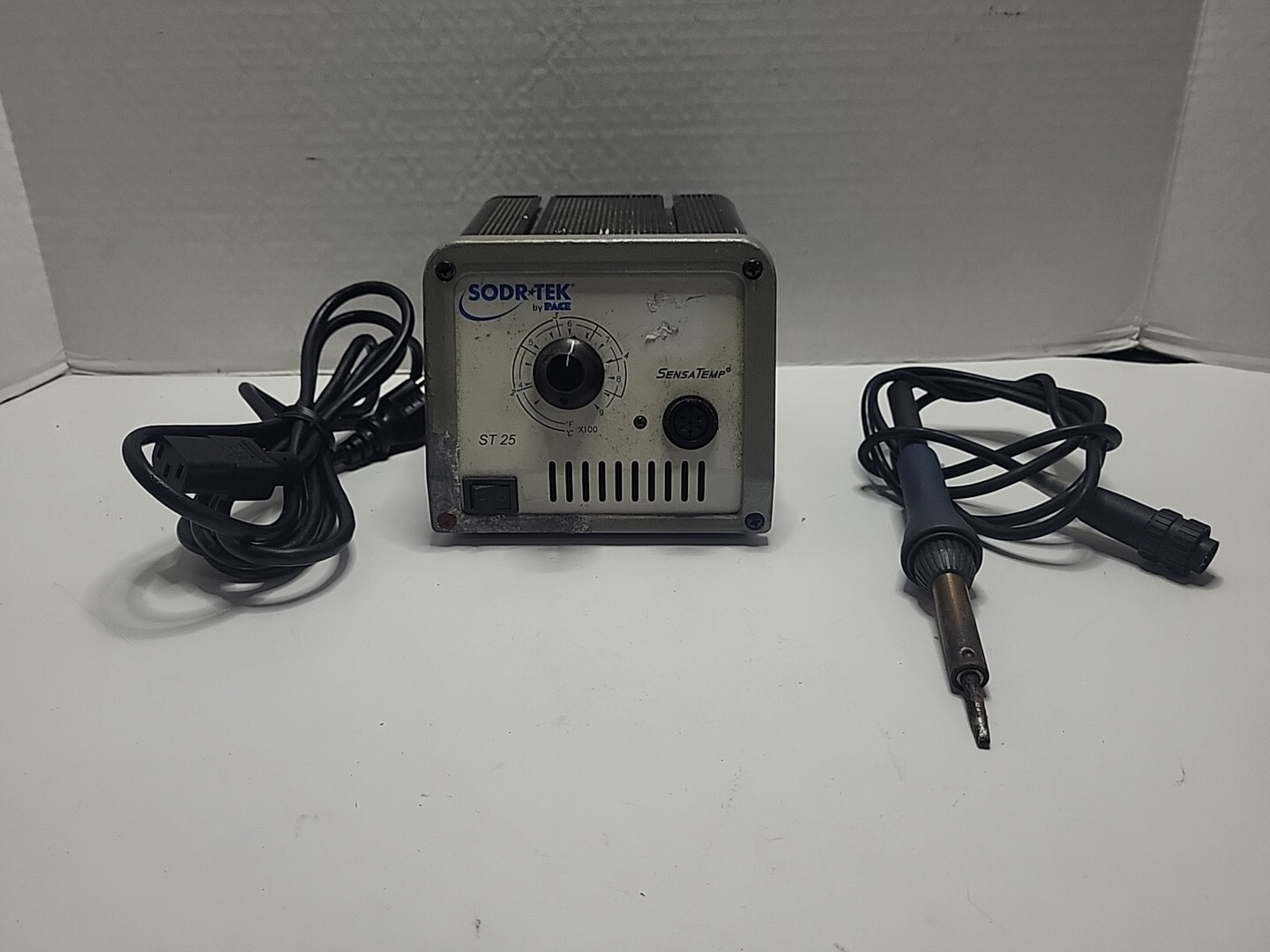 PACE ST25 SOLDERING STATION With Power Cord And Sodering Stick. Tested ...
