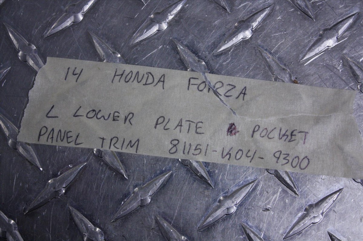 14 HONDA FORZA NSS 300 L LOWER PLATE POCKET PANEL TRIM 81151-K04