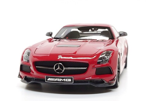 Minichamps 1:18 Mercedes-Benz SLS AMG Black Series in Mars Red - Picture 7 of 13