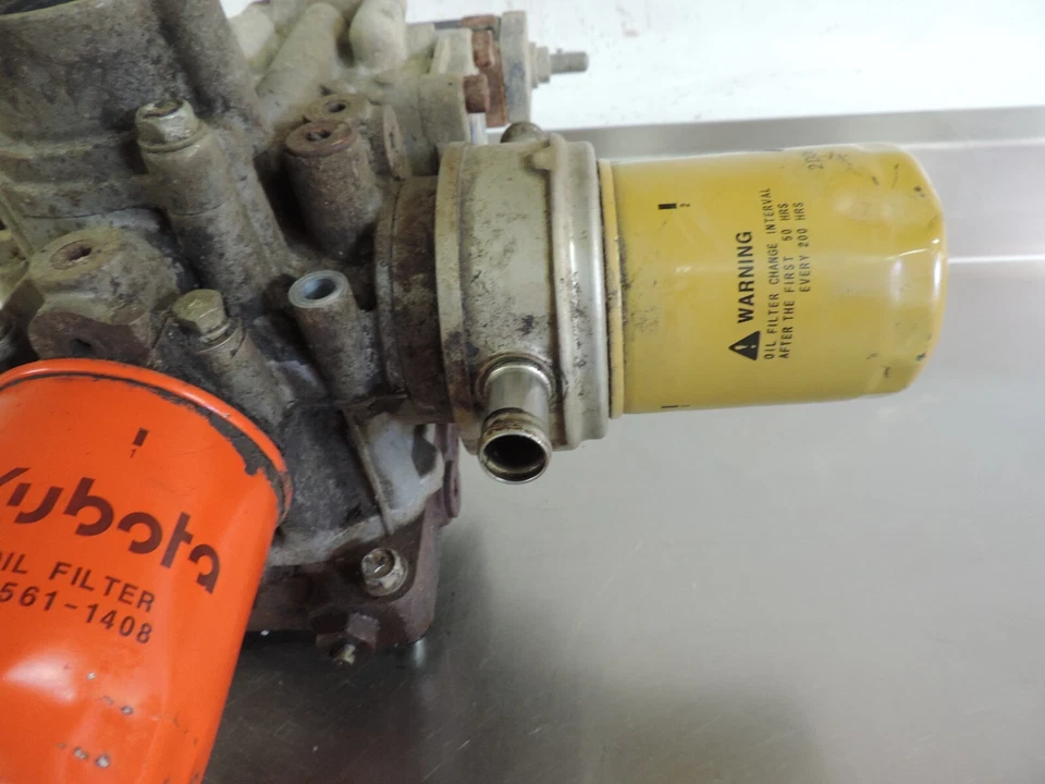 Kubota RTV500 2013 bomba hidrostática bomba hidráulica colector de válvula Foto 3 de 4