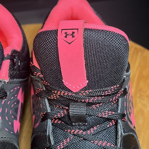 Neu ohne Karton Under Armour Glyde Softballschuhe Mädchen 6 schwarz pink Schnürschuhe Gummispikes - Bild 11 von 24