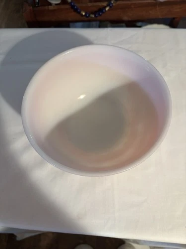 Pyrex #402 Pink Mixing Bowl 1.5 Qt Flamingo Pink Milk Glass 7” USA