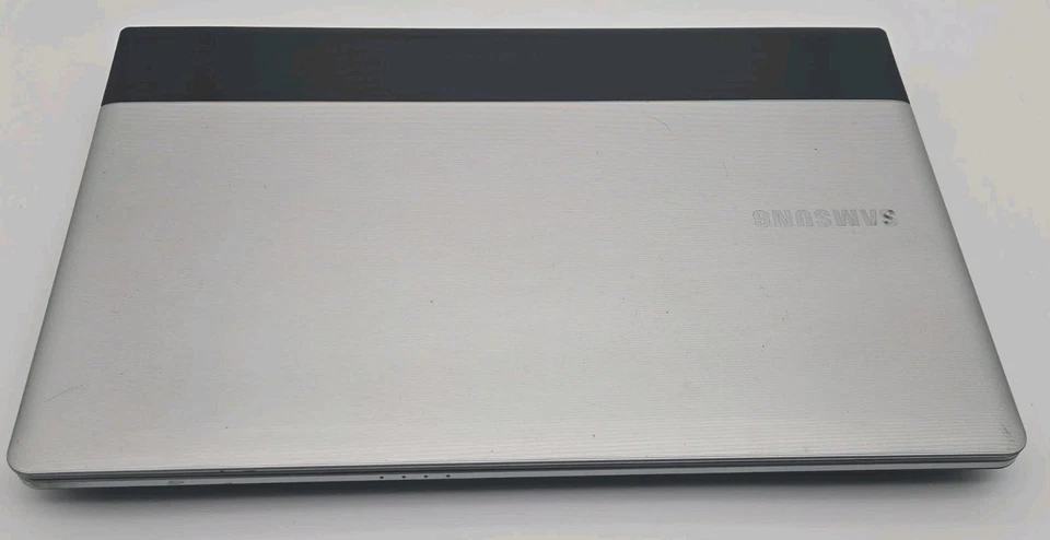 Portátil Notebook Samsung 7- Windows 7 4 GB Ram 500 GB Disco Duro NP305E5A-A03US  Foto 4 de 4