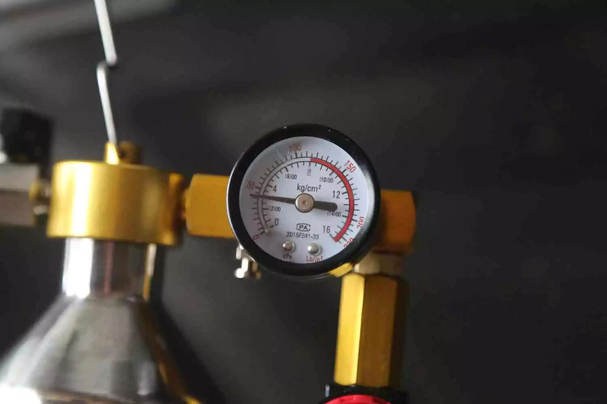 The pressure gauge of a fuel injector cleaning kit.