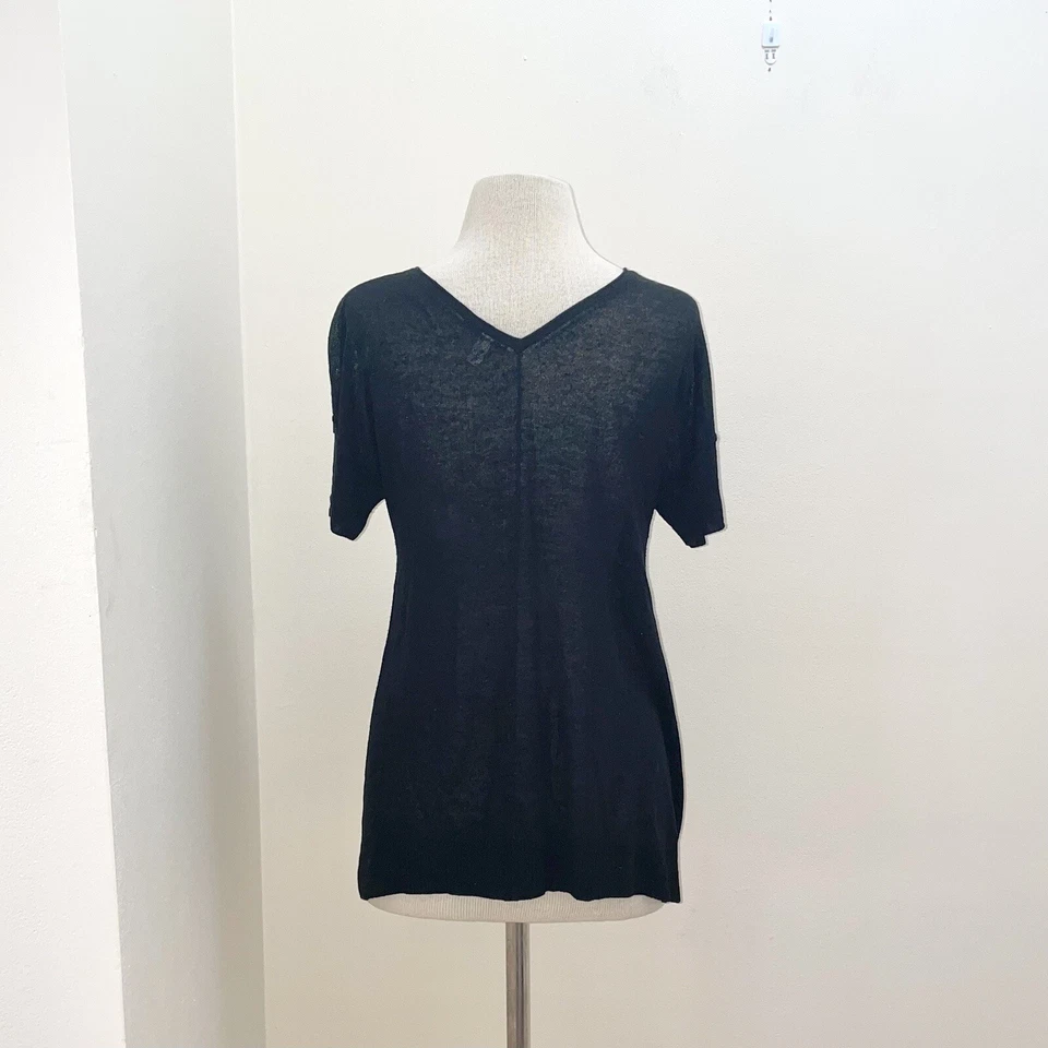 Camiseta Otoño Cachemira $160 Negra Manga Corta Cuello en V Mezcla de Lino Talla Mediana Foto 4 de 4