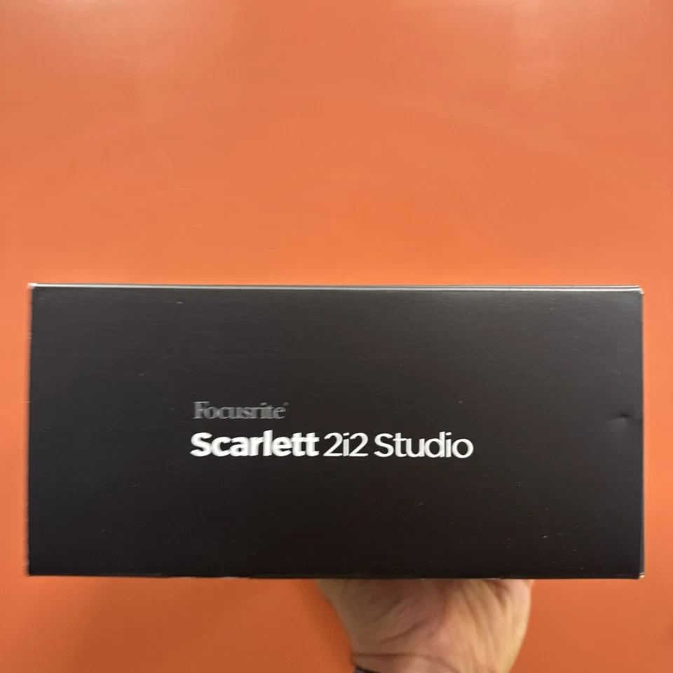 Focusrite Scarlett 2i2 Studio 4th Gen Recording Bundle - Image 2 of 4