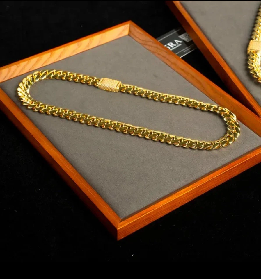Cadena de eslabones cubanos Miami chapada en oro de 14 k de 16-24" pulgadas 10 mm cierre de moissanita Foto 2 de 4