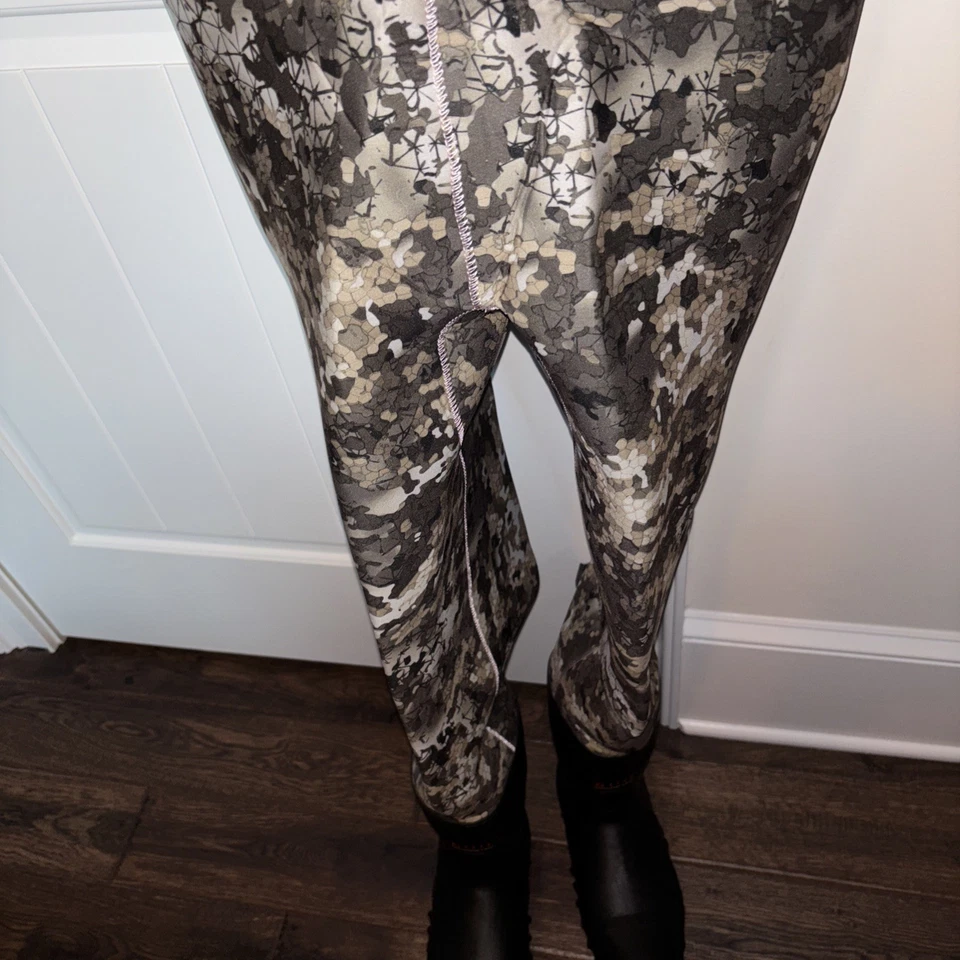 GATOR WADER'S WOMEN'S SEVEN PINK NEOPRENE WADERS SZ 8 - Image 2 of 4