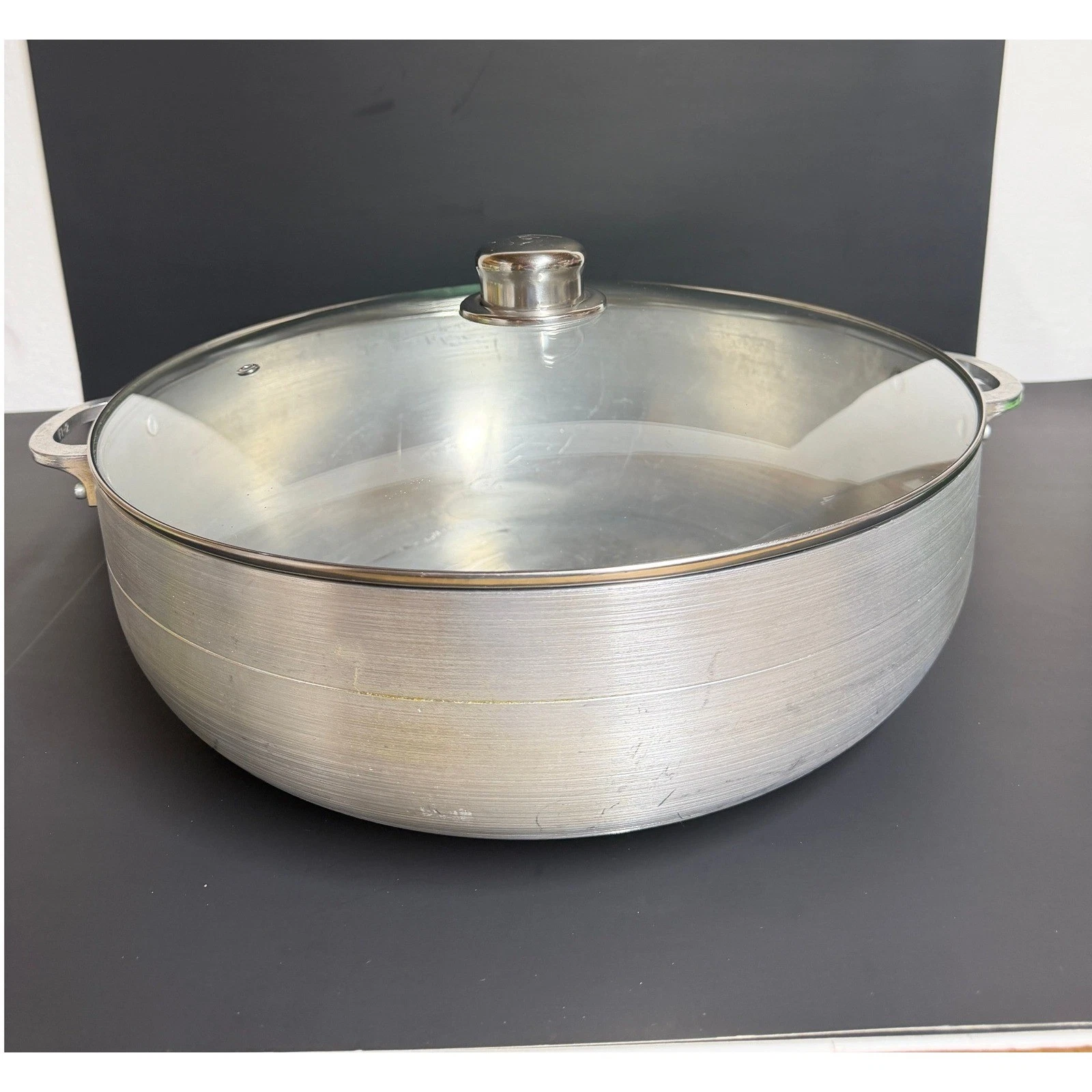 Aluminum Caldero Dutch Oven with Glass Lid Silver Large Capacity