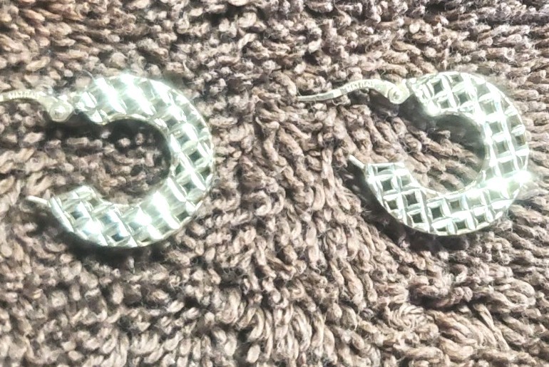 14K SOLID YELLOW GOLD OPENWORK HOOP EARRINGS 3g - image 2