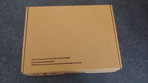 Broadcom MegaRAID 9670W-16i 8GB 16 portów 24 Gb/s SAS/SATA/NVMe Tri-Mode karta RAID - Zdjęcie 5 z 10