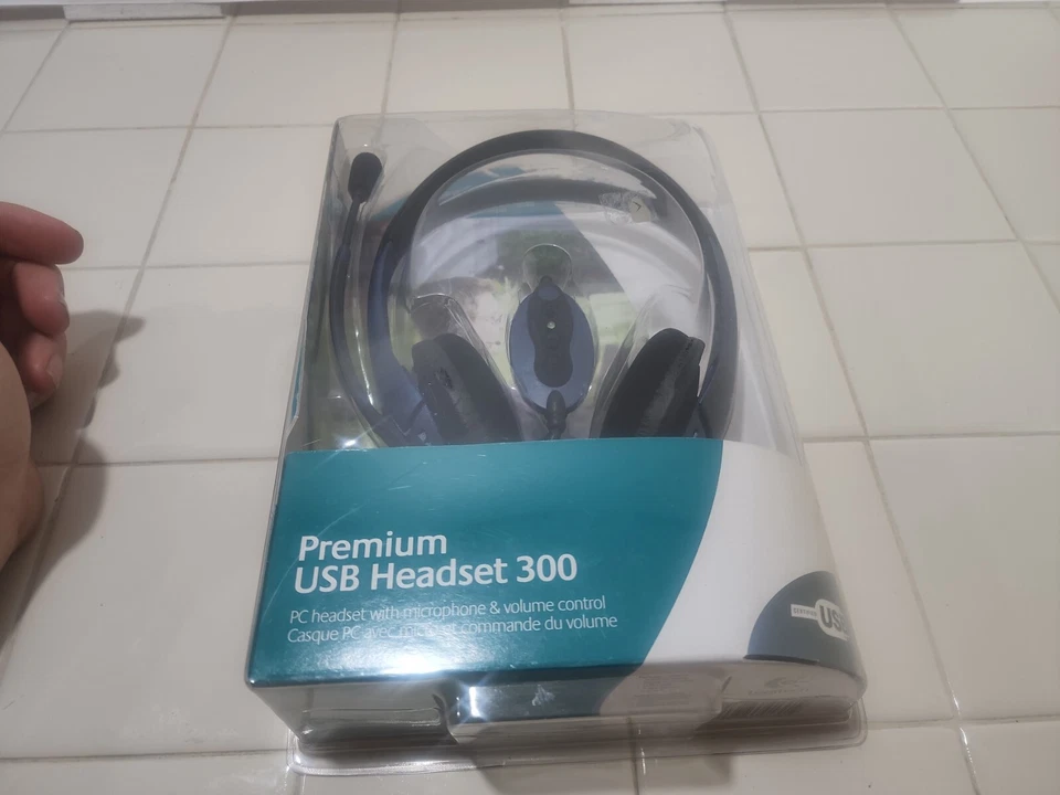 Logitech 980130-0403 Premium USB Headset 300 NEW factory sealed - Image 2 of 4