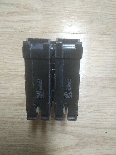 SIEMENS Q220 CIRCUIT BREAKER 20AMP, 2 POLE, 120/240V - Picture 3 of 7