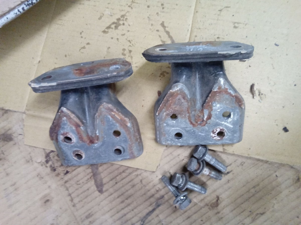84-89 Nissan 300zx Z31 Right Door Hinges Side Mounting Bolts