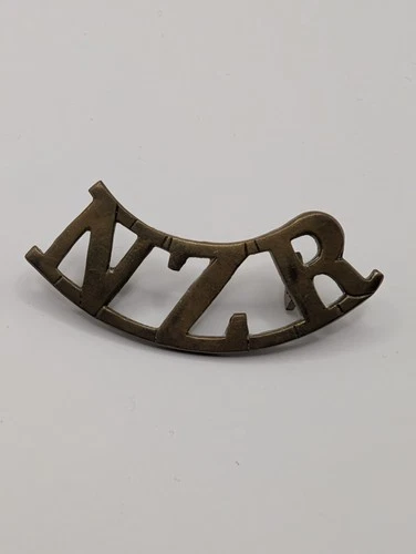 ANTIQUE New Zealand Regiment Shoulder Title Badge Military ANZAC WW1 Army NZR
