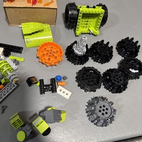 LEGO Power Miners Thunder Driller (8960)  W/ Miniatures 4. Unsure if complete!!