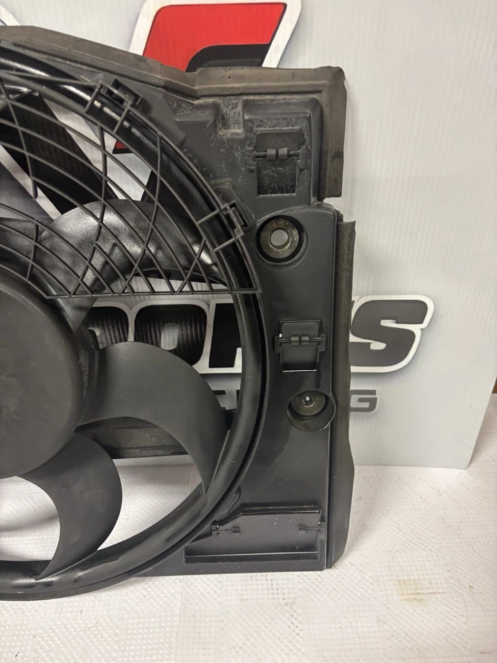 BMW 330ci E46 2001 ventilador de refrigeración del radiador con cubierta OEM Foto 4 de 4