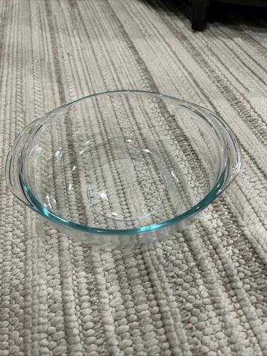 Vintage PYREX 2 Quart (024) Bowl with Handles