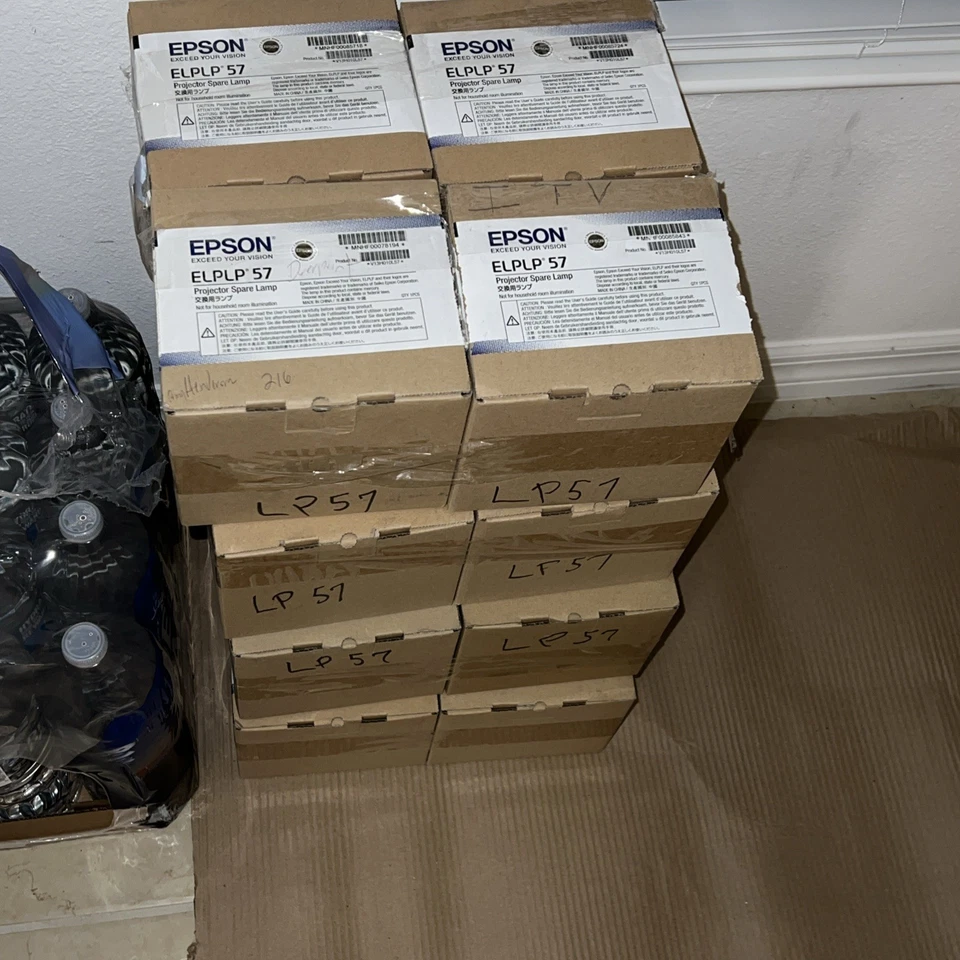 Genuine OEM EPSON ELPLP57 Project Spare Lamp - NEW - Image 2 of 4