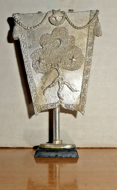 WARHAMMER Reaper .Elven Standard Bearer Warlord, Elves Metal Miniature 4 INCHES