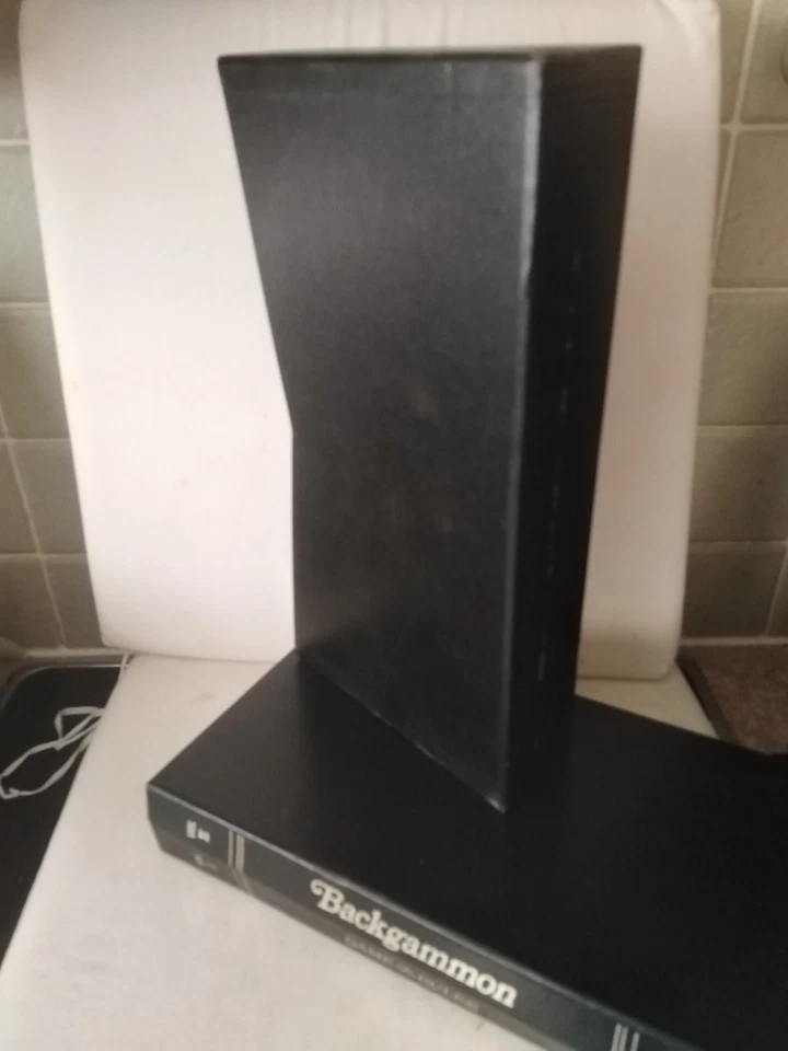 Hamleys Vintage Backgammon Set in Faux Leather Carry Case Boxed - Image 2 of 4