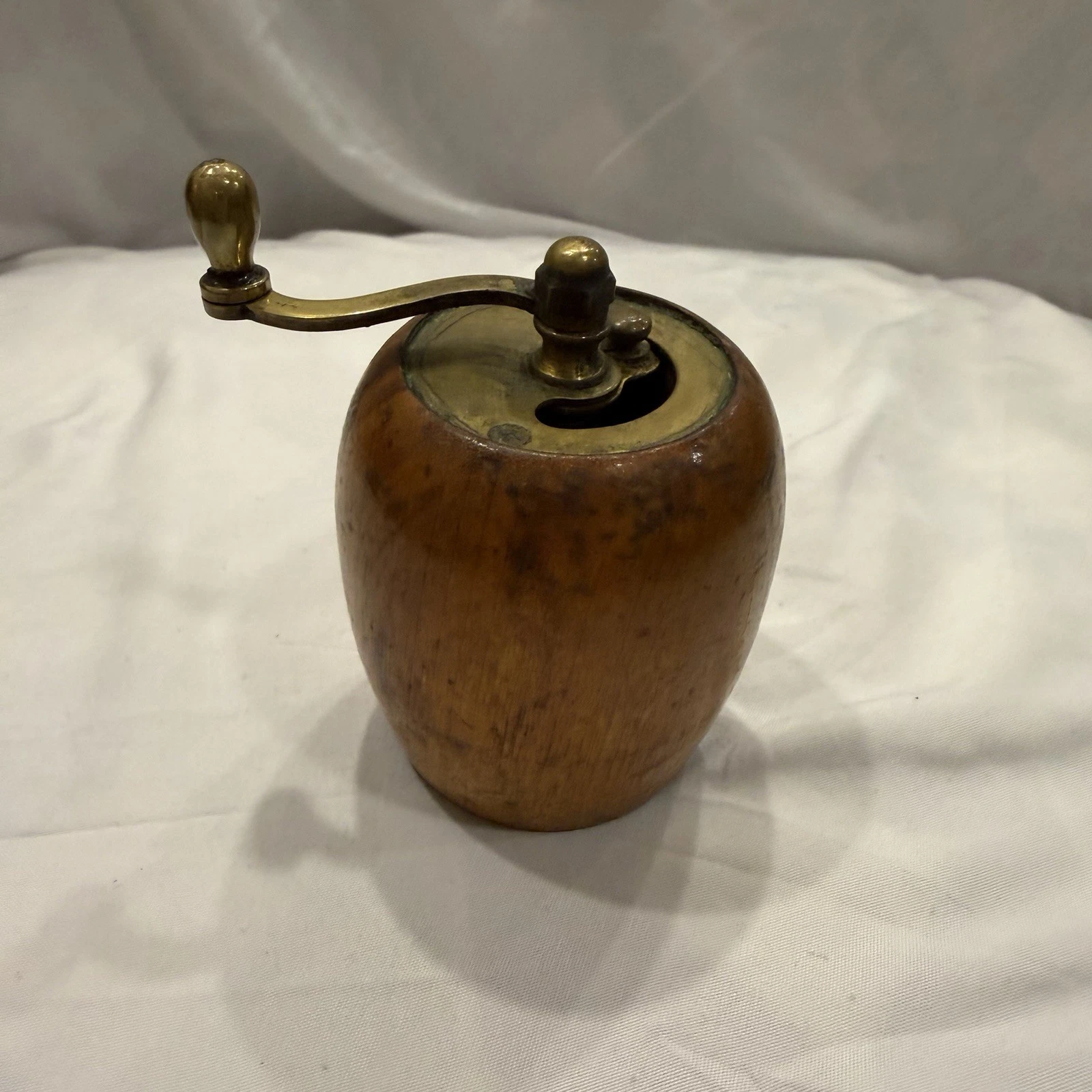 Vintage Wood Pepper Mill Brass Hand Crank Grinder Small Spice Coffee Grinder 4”
Opens in a new windo