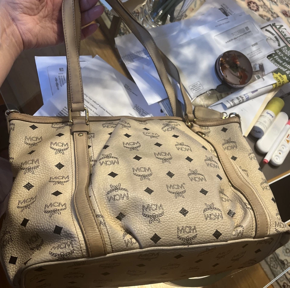 MCM 2 пути плеча сумка с короткими ручками - Бесплатная доставка! отличное состояние товара! Атласный интерьер - Изображение 3 из 4