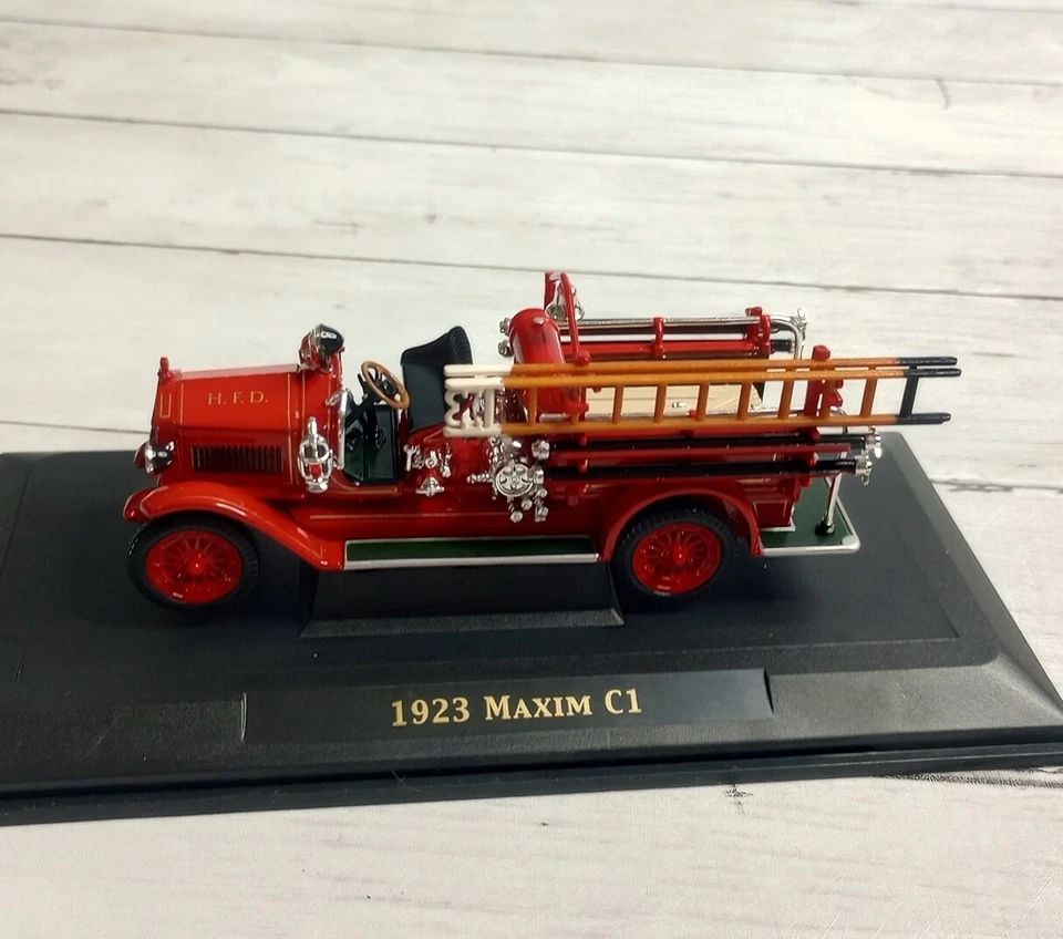 Yat Ming Vintage Metal Die Case Fire Engine Truck 1:43 Signature Series Models - Image 4 of 4