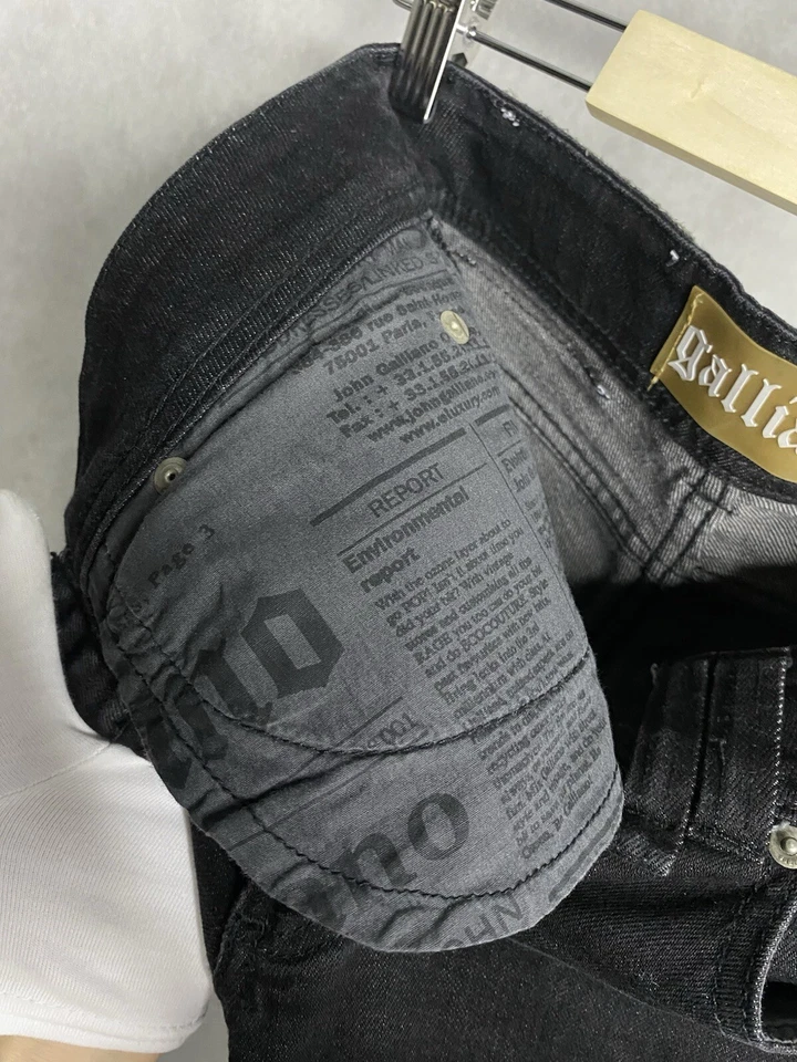 Calça jeans John Galliano preta jeans feminina vintage tamanho Itália cintura 27 gazeta - Imagem 4 de 4