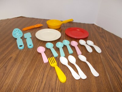 Fisher Price Fun Food Utensil Kitchen Plate Frying Pan Utensils 17 Piece Lot