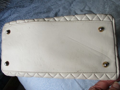 Fontanelli - Soft cream quilted leather handbag with side tassel - Picture 5 of 13