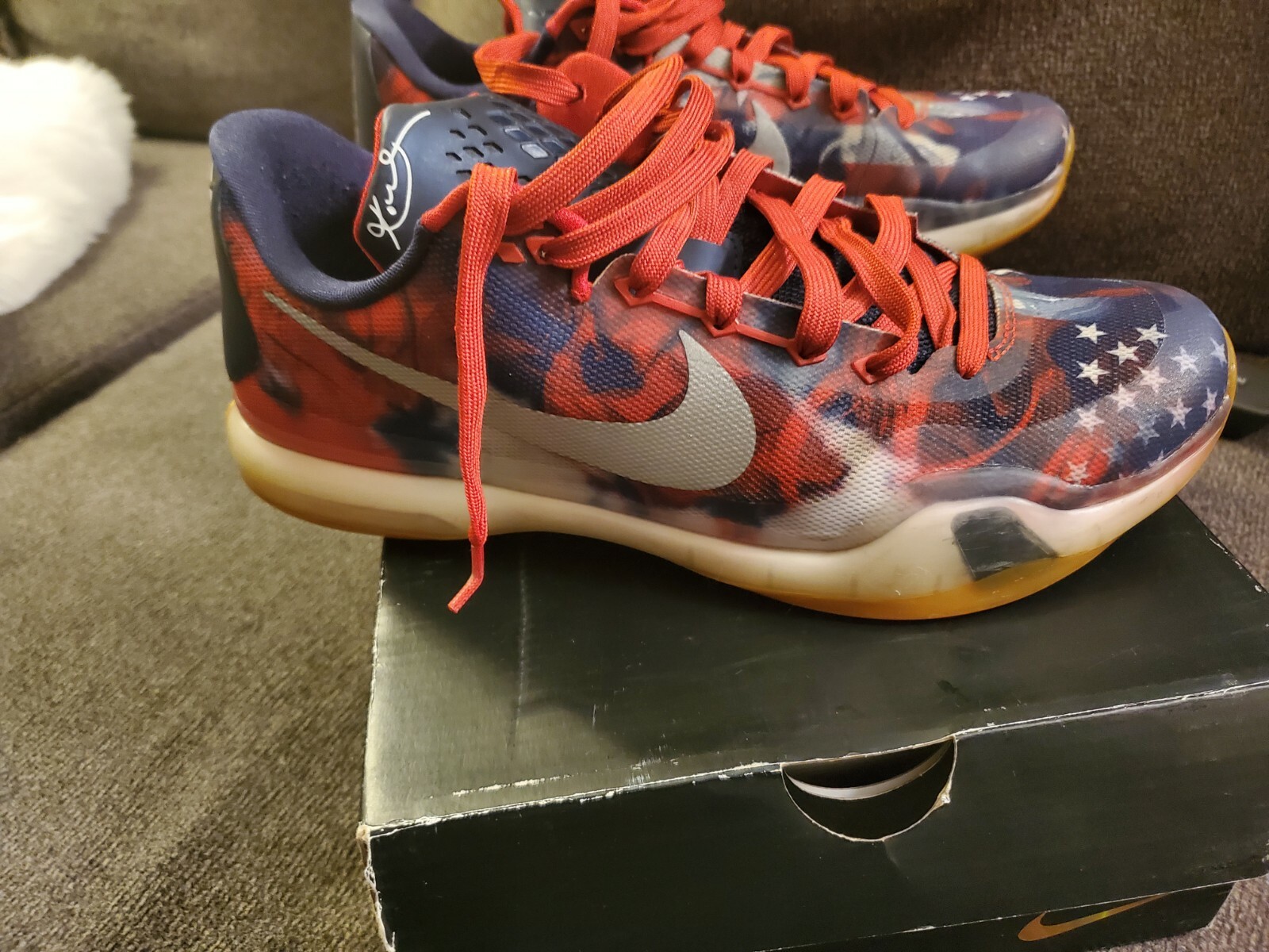 kobe bryant shoe size