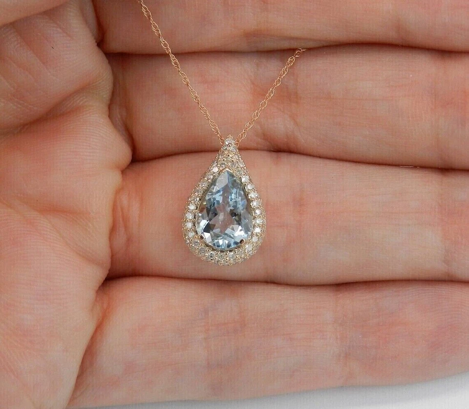 Colgante lágrima aguamarina simulada corte pera de 1,50 quilates chapado en oro amarillo de 14 quilates Foto 3 de 3