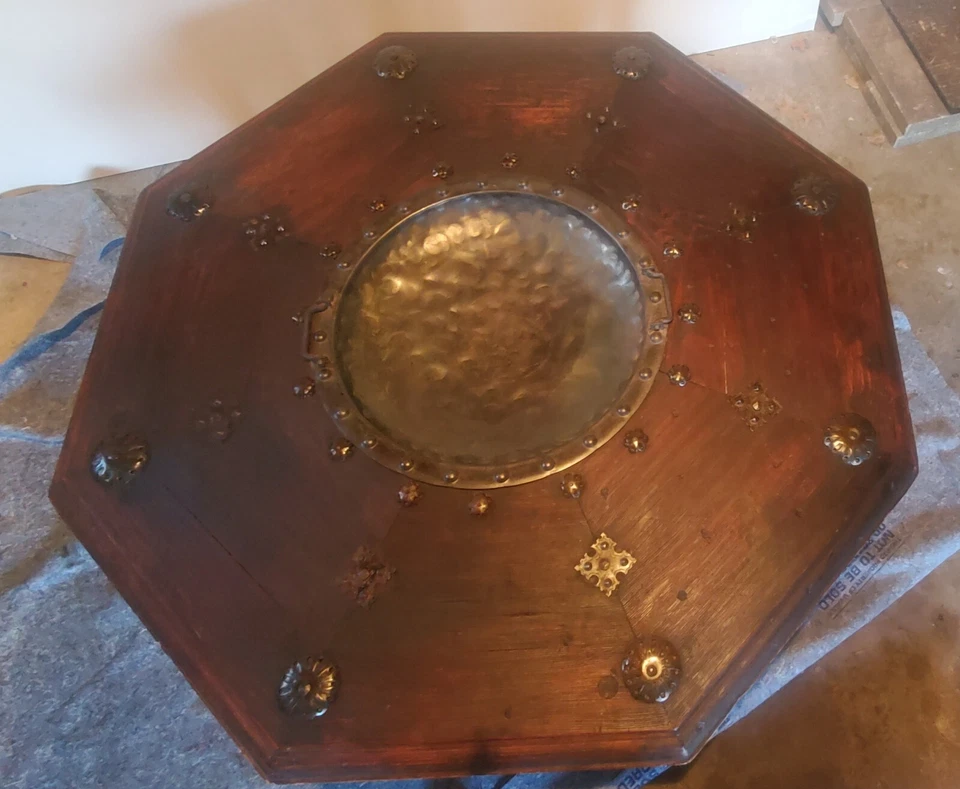 Mesa de centro brasero renacimiento español de Artes de México Internacionales Foto 3 de 4