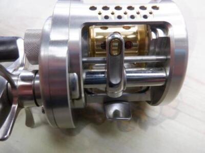 リール SHIMANO - SHIMANO CALCUTTA CONQUENS 250DC Shimano Calcutta Conquest 250DC Right-hand reel Excellent