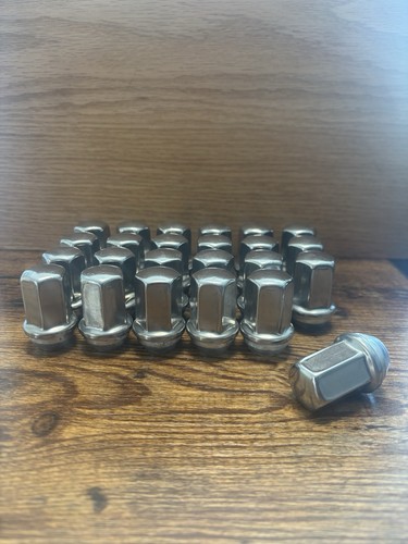 GM Chevy Silverado Factory Polished 14x1.5 Lug Nuts Set Of 24 NEW TAKEOFF