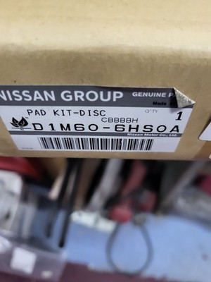 NISSAN GT-R R35 350Z FRONT BRAKE PADS GENUINE NEW D1M60 6HS0A