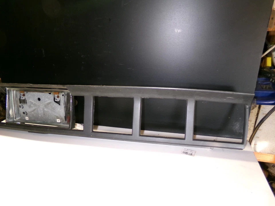 Montaje en panel de luz trasera OEM 20237210 80-1988 Chevrolet Caprice CRACKS Foto 2 de 4