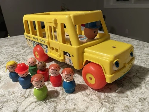 Vtg Fisher Price School Bus Little People 7 Figures -Ware & Sm Crack  See Pics